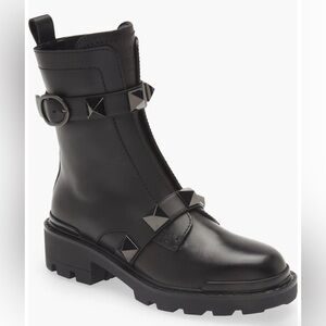 NWT Valentino Garavani Roman Stud Zip Combat Booties